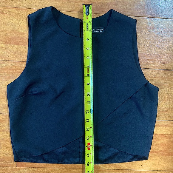 Curtain Crop Top - Picture 5 of 7